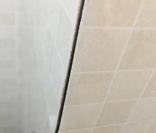 章贡瓷砖空鼓维修公司分享阳台瓷砖脱落的修复过程可以分为以下几个步骤