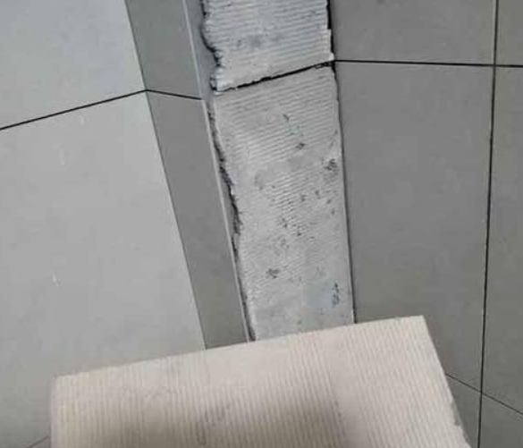 章贡瓷砖空鼓维修公司分享下厨房瓷砖脱落的补救措施。